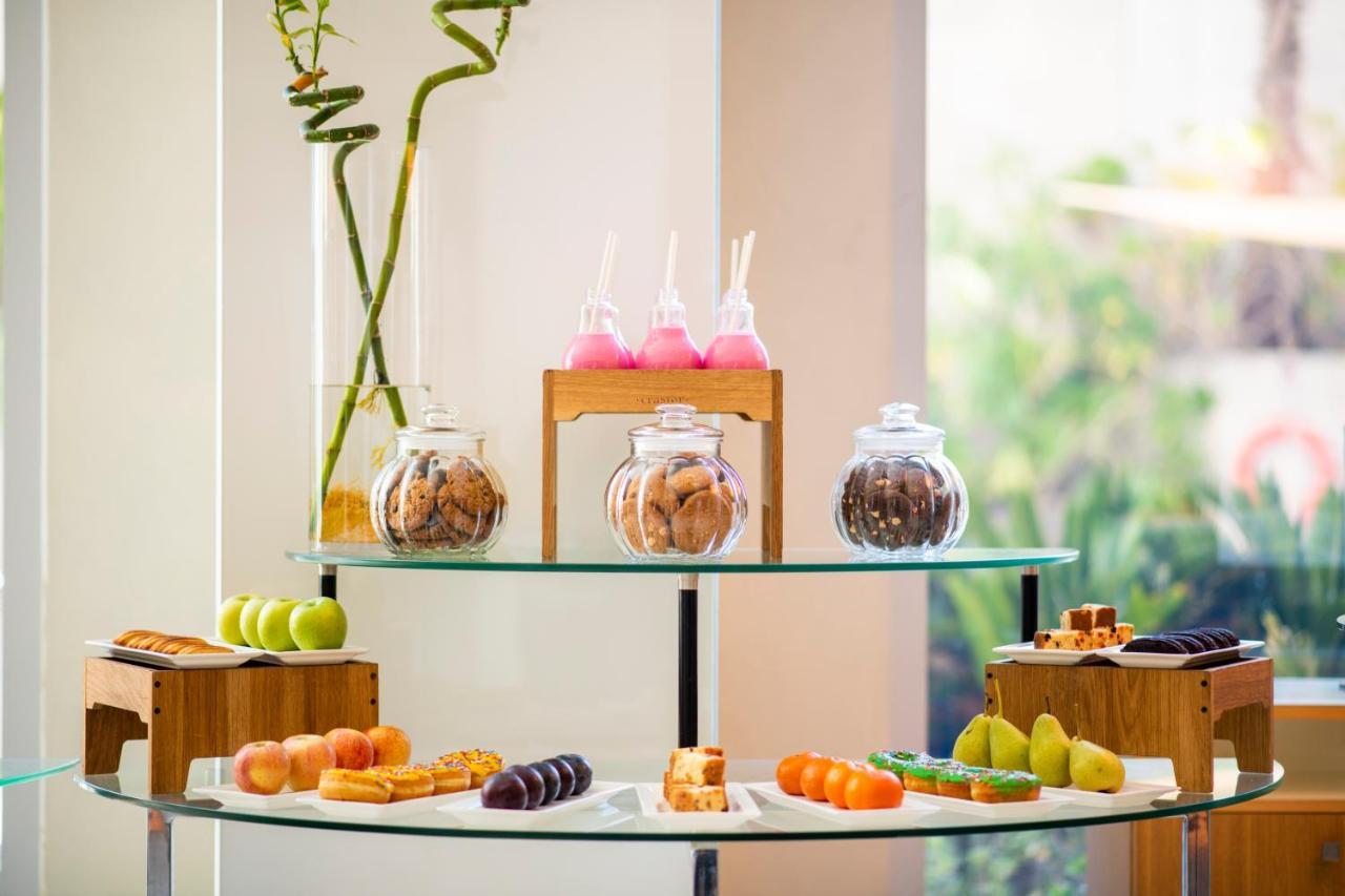 Holiday Inn Muscat Alseeb By Ihg Exterior foto