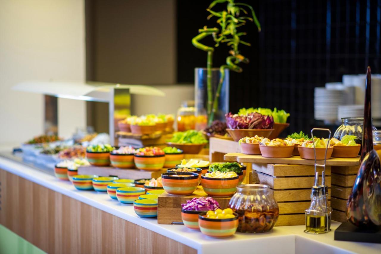 Holiday Inn Muscat Alseeb By Ihg Exterior foto